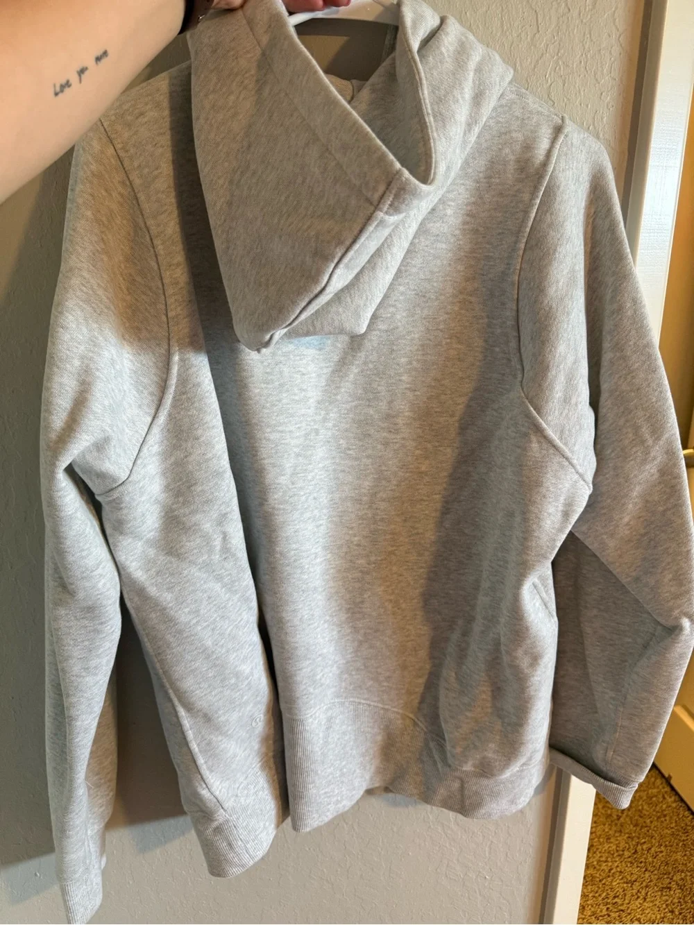 LULULEMON SWEATSHIRT